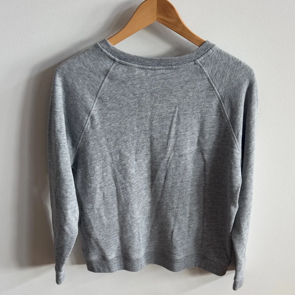 🩶 Levi’s Gray Crew Neck Sweater with Red Logo
Size Large – Women’s - Picture 3 of 7